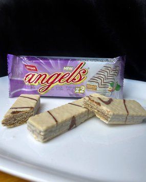 Angels Вафлі 25г в білій глазурі з горіховим смаком